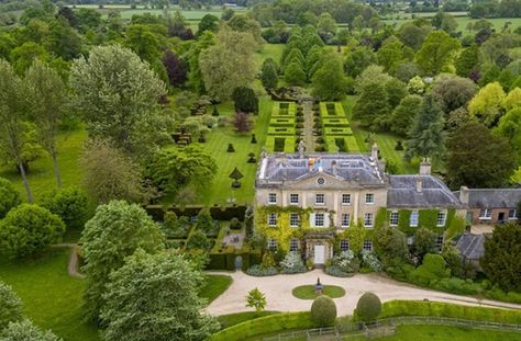 Sustainable travel | Responsible travel | Sustainable tourism | Traveller – NOW Highgrove Garden, Highgrove House, Likeminded People, English Architecture, Two Storey House, Royal Residence, Sustainable Tourism, Mansions Homes, Travel Industry