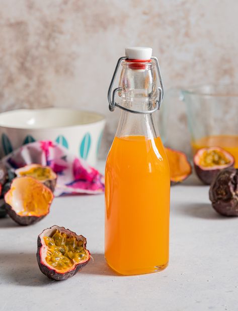 Mango Syrup Recipe, Fruit Syrup Recipe, Homemade Syrups, Passionfruit Recipes, Fruit Syrup, Soda Syrup, Passion Fruit Syrup, Simple Syrups, Drink Syrups