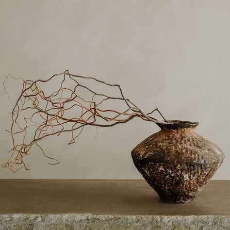 fall apartment decor, modern fall decor, fall home decor, fall decorations Modern Fall Home Decor, Apartment Decor Modern, Vases Antiques, Rustic Vases, Fall Apartment Decor, Vase With Branches, Industrial Chic Decor, Modern Fall Decor, Artisan Pottery