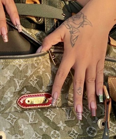 Kali Uchis Nails Inspired, Kali Uchis Inspired Nails, Kali Uchis Nail Ideas, Kali Uchis Tattoo, Kali Uchis Nails, Tropical Vacation Nails, Pride Nails Designs, Christmas Nails Red, Nails Designs Short