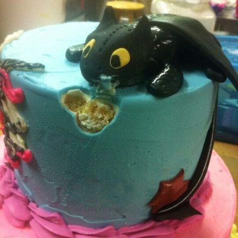 Toothless Toothless Cake, Birthday Cake Funny, Dragon Birthday Cakes, Cake Funny, Dragon Cakes, Dragon Cake, Dragon Birthday, Dragon Party, Dragon Trainer