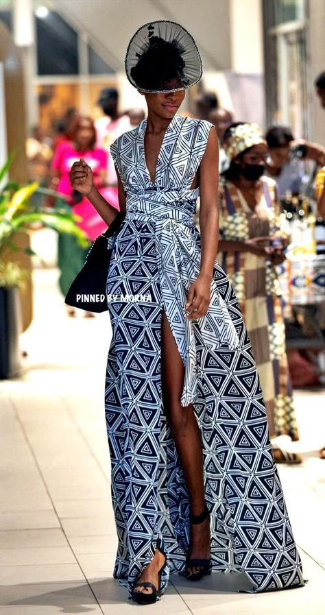 Nigeria Outfit, Cameroon Clothing, Modern African Fashion, African Chic, Afro Fashion, Style Africain, Ghanaian Fashion, African Inspired Clothing, African Styles