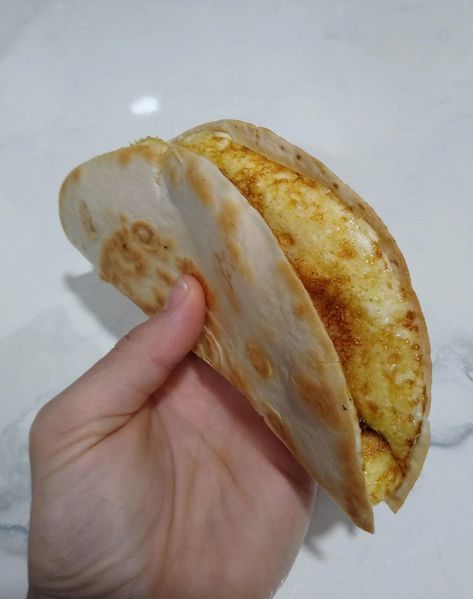 "Breakfast quesadilla. All you need is a tortilla, shredded cheese, and an egg or two. Scramble the egg in a bowl, add a handful of cheese. Pop the tortilla onto a medium-hot pan, wait a couple of minutes, pour the egg mix onto the tortilla, and let it sit until the egg begins to settle. Carefully fold the tortilla in half to make a perfect quesadilla." 3 Ingredient Meals, Eggs Brunch, Easiest Breakfast, Egg Tortilla, Calorie Breakfast, Oven Pancakes, Naan Flatbread, Bacon Fried Cabbage, Breakfast Quesadilla