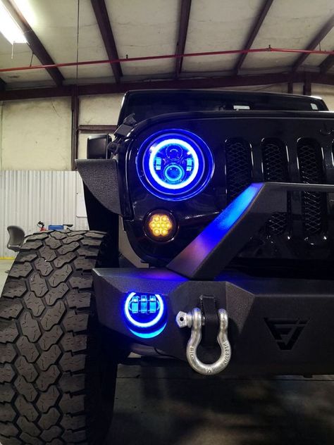 Jeep Lights Ideas, Jeep Headlights, Jeep Wrangler Headlights, Jeep Wrangler Mods, Jeep Sahara, Cars Range Rover, Jeep Lights, Jeep Interiors, Jeep Wheels