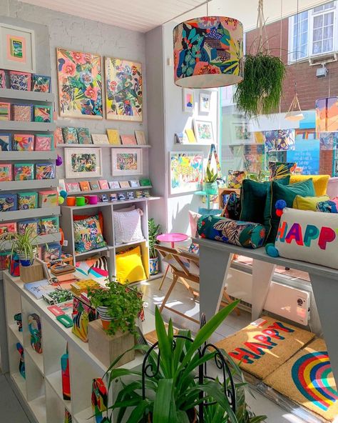 Kitty Mccall, Stationery Store Design, Boutique Store Displays, Art Fair Booth, Kids Art Studio, Stationary Store, Good Morning All, Studio Organization, Shop Layout