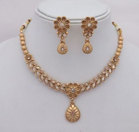 Gold Nackless Design Latest Antique, Gold Jwellary Design Necklaces Latest, Small Gold Necklace Designs, Gold Set Design, Small Gold Necklace, Antique Necklace Gold, India Necklace, Simple Necklace Designs, Earring Indian