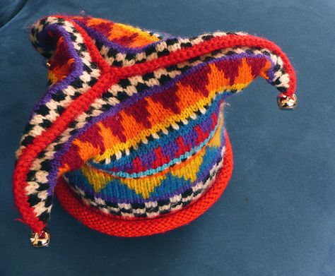 Jester hat Knitting Amigurumi, Knitted Patterns, Funky Hats, Jester Hat, Crazy Hats, Baby Knits, Tunisian Crochet, Diy Crochet Projects, Knitted Hat