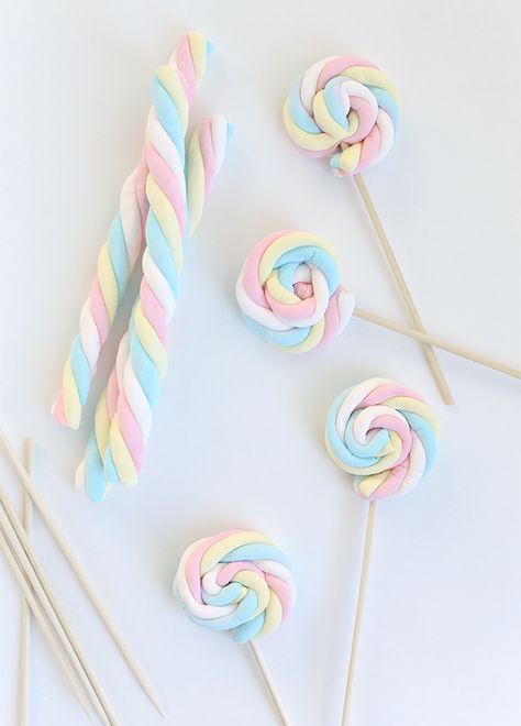 Easter Marshmallow, Marshmallow Sticks, Idee Babyshower, Unicorn Themed Birthday Party, Pastel Party, Oreo Pops, Marshmallow Pops, Two Sweet, Bonfire Night