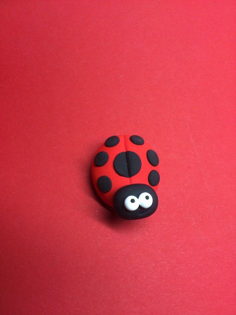 Jumping clay Ladybird by Silbidito. Mariquita hecha por Silbidito. Clay Ladybird, Plastelin Ideas, Clay Activity, Clay Date, Jumping Clay, Dough Ideas, Clay Crafts For Kids, Kids Clay, Play Clay