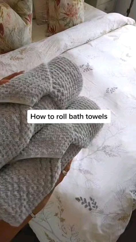 How to rool bath towels in 2022 | How to fold towels, Home hacks, Home organization hacks Roll Bath Towels, How To Roll Bath Towels, Koti Diy, Folding Towels, Bathroom Towel Decor, How To Roll, Smart Tiles, How To Roll Towels, How To Fold Towels