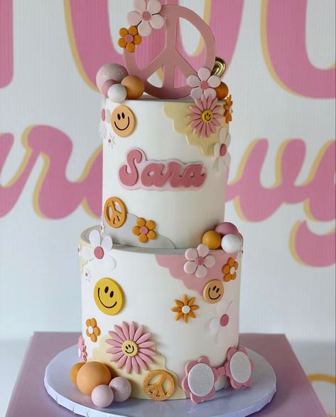 Groovy Bday Theme, Two Groovy Macarons, Sweet 10 Birthday Party Ideas, One Groovy Birthday Cake, Retro Birthday Cake Ideas, Flowered Themed Birthday Party, Good Vibes Birthday Cake, Turning 9 Birthday Ideas, Retro Themed Cake