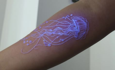 Uv Tattoos, Merging Art, Warrior Tattoo Sleeve, Shoulder Sleeve Tattoos, Uv Tattoo, Back Piece Tattoo, Feather Tattoo Design, Jellyfish Tattoo, Clever Tattoos