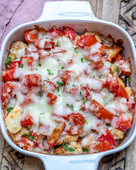 Bruschetta Chicken Casserole, Bruschetta Chicken, Delicious Clean Eating, Resep Diet, Clean Food Crush, Clean Eating Dinner, Food Crush, Clean Food, Health Dinner Recipes