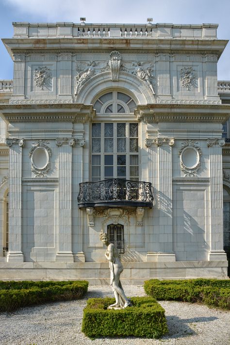 https://flic.kr/p/SnGSVu | Rosecliff, South End (1902), Newport, Rhode Island Rhode Island Newport, Newport Rhode Island Aesthetic, Rhode Island Aesthetic, Chateau Exterior, Rhode Island Mansions, Rosecliff Mansion, Newport Mansions, Gilded Age Mansions, Classic Wedding Inspiration