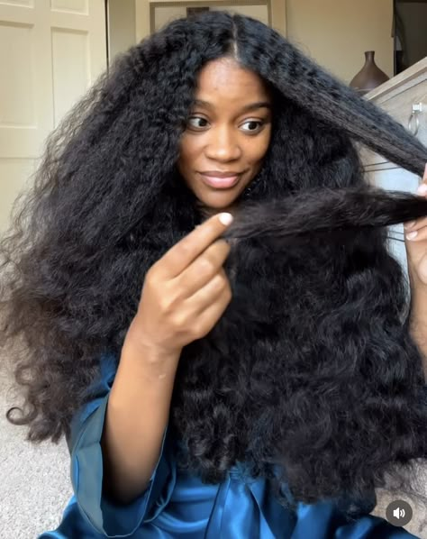 @ebscurlytv on IG Long Healthy Afro Hair, Messy Curls Black Women, Long Hair On Black Women, Super Long Hair Curly, Long Natural Curly Hair 4c, Thigh Length Natural Hair, Long Thick Hair Black Women, Long Black Natural Hair, Long Wavy Hair Black Women