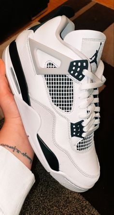 Sepatu Air Jordan, Nike Shoes Women Fashion, Pretty Sneakers, Custom Shoes Diy, Nike Fashion Shoes, Preppy Shoes, Pretty Shoes Sneakers, Jordan Shoes Retro, All Nike Shoes