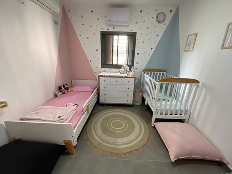 Shared Bedroom Paint Ideas, Half Boy Half Girl Room, Toddler And Newborn Room Sharing, Unisex Kids Bedroom, Unisex Bedroom Kids, Baby And Toddler Shared Room, Boy And Girl Shared Room, Unisex Kids Room, Simple Decor Ideas