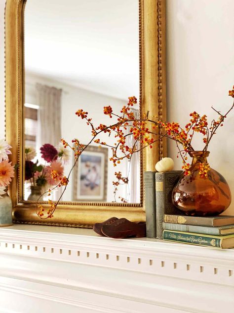 Simple Fall Mantle, Autumn Mantle, Decorating A Mantel, Old Window Panes, Fall Fireplace Decor, Fall Mantle Decor, Fall Fireplace, Mantle Ideas, Halloween Mantel