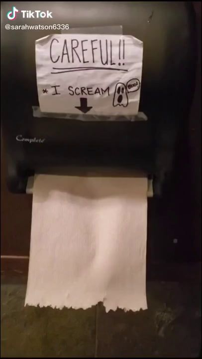 Screaming paper towel dispenser. - 9GAG Funny Youtube Videos, Try Not To Laugh Videos Hilarious, Funny Meems, Extremely Funny, Real Funny, Funny Dude, Extremely Funny Jokes, I Scream, Funny Vid