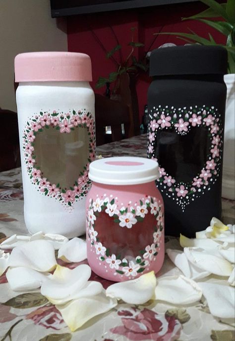 Decoupage Bottles Ideas, Recycle Bottles, Bottles Decoration Diy, Clay Toys, Toples Kaca, Glass Bottle Diy, Astuces Diy, Diy Glass Bottle Crafts, Jar Art