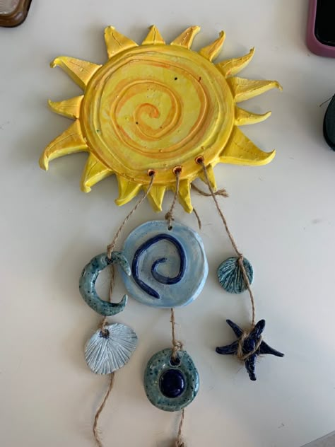 Hippy Clay Ideas, Wind Chimes Ceramic Ideas, Wind Chime Clay, Clay Wind Chimes Ceramics, Sun And Moon Clay Art, Pottery Wind Chimes Ideas, Airdryclay Ideas Decor, Cute Clay Projects Ideas, Wind Chimes Ceramic