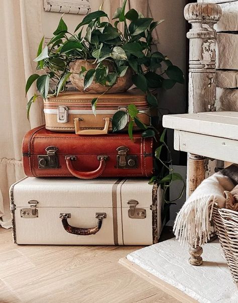 How To Decorate With Old Suitcases Vintage Luggage, Leather Suitcase Decor, Vintage Suitcase Side Table, Vintage Luggage Table, Old Luggage Decor, Stacked Suitcases Decor, Old Suitcase Decor Ideas, How To Decorate With Old Suitcases, Decorating With Vintage Suitcases