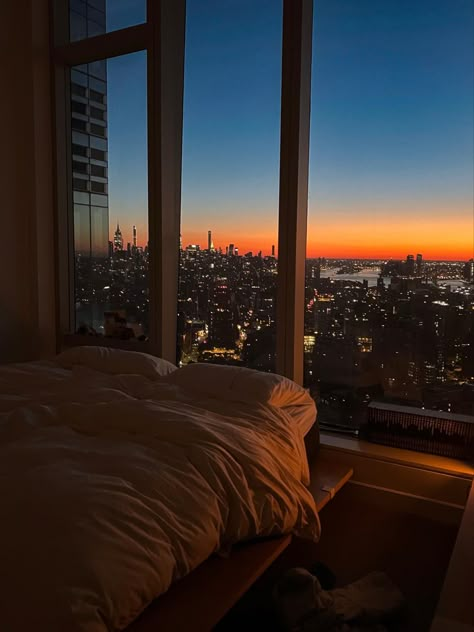 City Apartment Aesthetic, New York Apartment Aesthetic, Nyc Apartment Aesthetic, Mai Pham, Appartement New York, Penthouse Aesthetic, City Bedroom, Penthouse View, Nyc Dream