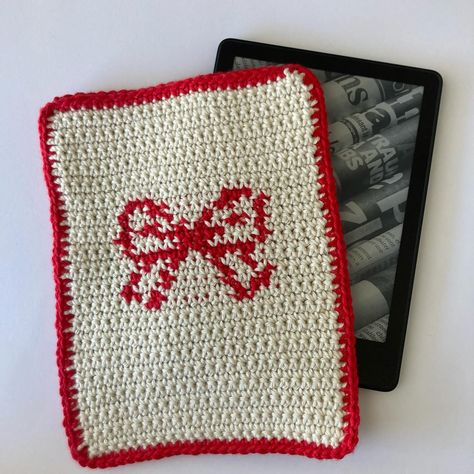 Red Bow Handmade Crochet Kindle Cover/Sleeve Shop Link in Bio #kindle #kindlecover #kindlesleeve #crochet #shoplocal #shopsmall #etsy #etsyshop #melbourne #ereader #booklover Crochet Ipad Cover, Kindle Ereader, Ereader Cover, Bow Crochet, Kindle Cases, Nook Glowlight, Crochet Sleeves, Crochet Case, Kindle Oasis