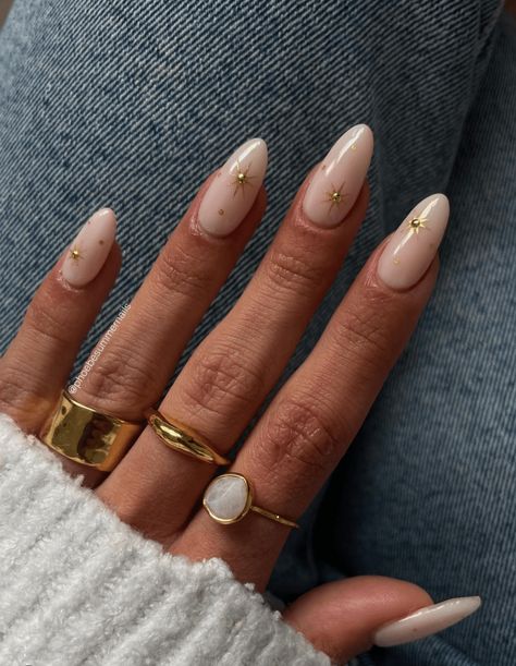 The 25 Best Milky Nails Designs: Manicure Tutorial and Guide Girly Hands, Grad Nails, Nails Basic, Chrome French, White Chrome Nails, Art Hacks, Milky Nails, Christmas Nails Easy, Minimal Nails