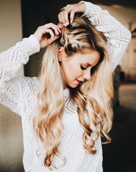 Wedding Hair Trends, Balayage Blond, Side Braid Hairstyles, Curly Weave Hairstyles, Long Face Hairstyles, Side Hairstyles, Long Blonde, Side Braid, Trending Hairstyles