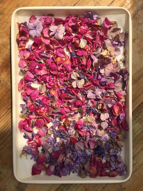 Diy Wedding Confetti, Flower Confetti Wedding, Dried Petal Confetti, Confetti Diy, Dried Flower Confetti, Flower Petal Confetti, Petal Toss, Church Wedding Flowers, Confetti Cones