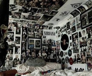 malia's room walls are filled with everything, from band posters to pressed flowers. her room is so unique and beautiful just like her! Punk Rock Bedroom, Sala Grunge, Fotografia Grunge, Rock Bedroom, Grunge Room Ideas, Emo Room, Punk Room, Room Grunge, Rock Room