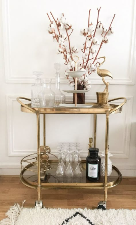 Bar Cart Inspo, Bar Cart Design, Bar Cart Ideas, Gold Bar Cart, Vintage Bar Carts, Bar Cart Styling, Drinks Trolley, Cart Ideas, Cart Decor