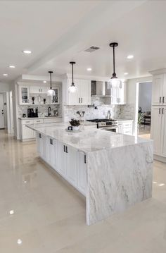 Best Kitchen Remodel Before And Afters – Forbes Advisor Kitchen Ikea, Elegant Kitchen Design, Interior Design Per La Casa, Dream Kitchens Design, Kitchen Remodel Inspiration, Classic Kitchen, Kitchen Design Plans, White Kitchen Design, House Design Kitchen