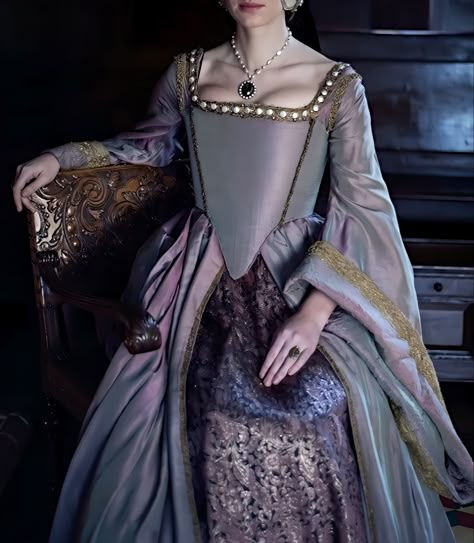 Richard Jenkins Photography, Tudor Gown, Gaun Abad Pertengahan, Richard Jenkins, Tudor Dress, Tudor Costumes, Tudor Fashion, Elizabethan Era, Medieval Dresses