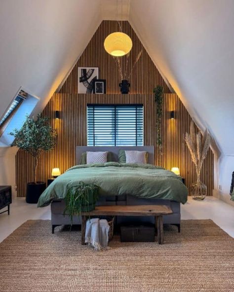 Attic Bedroom Ideas Master, Cozy Attic Bedroom, Calm Bedroom, Cozy Condo, Cozy Bedroom Ideas, Shabby Home, Attic Design, Luxury Bedding Set, Adult Bedroom