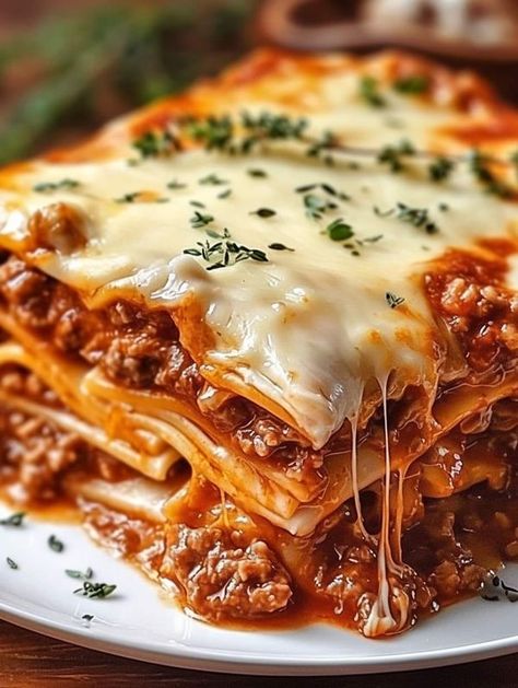 Ina Garten Cooking | 🍲 CROCKPOT LASAGNA 🍲 | Facebook Lasagna Side Dishes, Beef Lasagna Recipe, Crock Pot Lasagna Recipe, Classic Lasagna Recipe, Mushroom Ravioli, Lasagna Recipes, Beef Lasagna, Crockpot Lasagna, Lasagna Ingredients