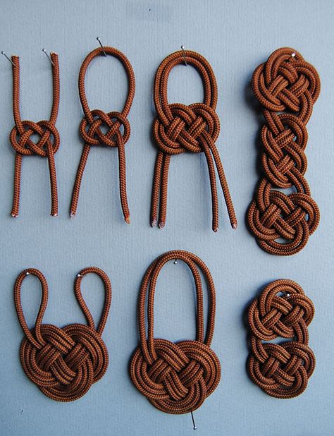 Josephine knot Macrame Josephine Knot, Decorative Rope Knots, Josephine Knot Tutorial, Decorative Knots Tutorial, Macrame Celtic Knots, Josephine Knot Macrame, Celtic Knot Macrame, Celtic Knots Diy, Celtic Knot Tutorial