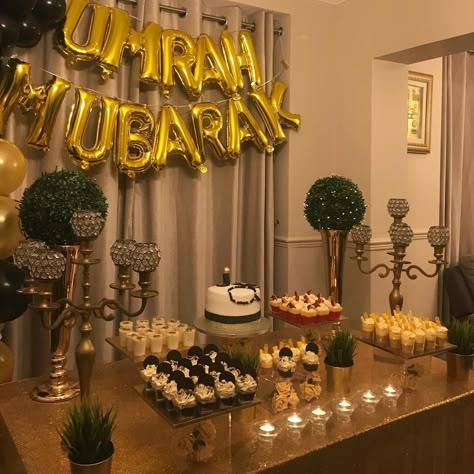 Bespoke Desserts on Instagram: “A look at this Umrah Mubarak dessert table set up🕋✨ #goldandblackballoons#birthdaydesserttable#minidesserts” Eid Set Up, Eid Dessert Table, Umrah Party Ideas, Hajj Party Decoration, Hajj Party Ideas, Umrah Party, Umrah Decoration Ideas, Eid Table Setting Ideas, Eid Table