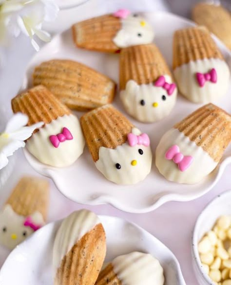 Hello Kitty Birthday Party Ideas Cake, Hello Kitty Birthday Decorations, Kitty Birthday Theme, Sanrio Birthday, Hello Kitty Birthday Theme, Kitty Cookies, Hello Kitty Bday, Sanrio Party, Hello Kitty Theme Party