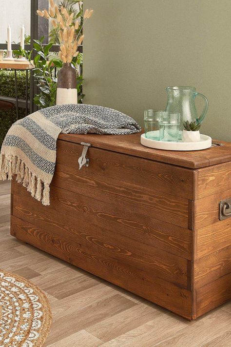 Wooden Blanket Box, Chest Decor, Solid Wood Bedroom Furniture, Wooden Bedroom Furniture, Wooden Trunks, Wood Trunk, Box Bedroom, Wood Bedroom Furniture, Wooden Bedroom