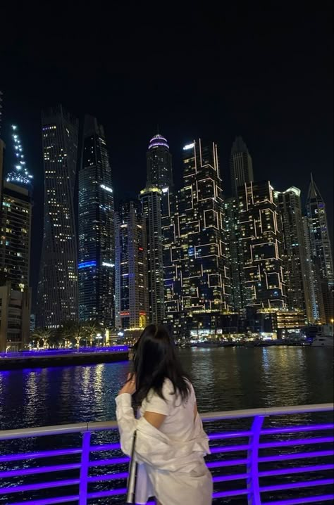 Dubai Asthetic Picture, Black Women In Dubai, Dream City Aesthetic, Dubai Girl Aesthetic, Dubai Travel Aesthetic, Night Travel Aesthetic, Travel Aesthetic Dubai, World Tour Aesthetic, Dubai Aesthetic Night