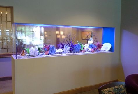 20 of the Coolest Wall Fish Tank Designs Aquarium Mural, Fish Tank Wall, Wall Aquarium, Taman Air, Amazing Aquariums, Diy Fish Tank, Fish Tank Design, Diy Tank, Divider Design