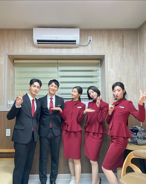 Hospitality Uniform Front Office, Hotel Receptionist Outfit, Hotel Receptionist Aesthetic, Hotel Uniform Receptionist, Front Office Uniform, Flight Attendant Uniform Fashion, Receptionist Outfit Front Desk, Yoona And Junho, Receptionist Outfit