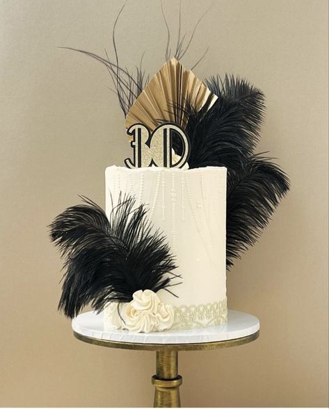 Hollywood Glam Cake Ideas, Hollywood Glamour Cake, 30th Birthday Great Gatsby Theme, Masquerade Theme Cake, Masquerade Party Cake Ideas, Great Gatsby Party Cake, 1920s Themed Cake, The Great Gatsby Cake, 1920s Cake Ideas