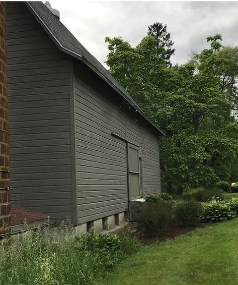 Benjamin Moore Randolph Gray- the perfect dark green. Dark Green Exterior House Colors, Barndo Exterior, Green Farmhouse Exterior, Green Home Exterior, Exterior House Paint Colors, Green House Color, Barn Makeover, Barn Colors, Grey Building