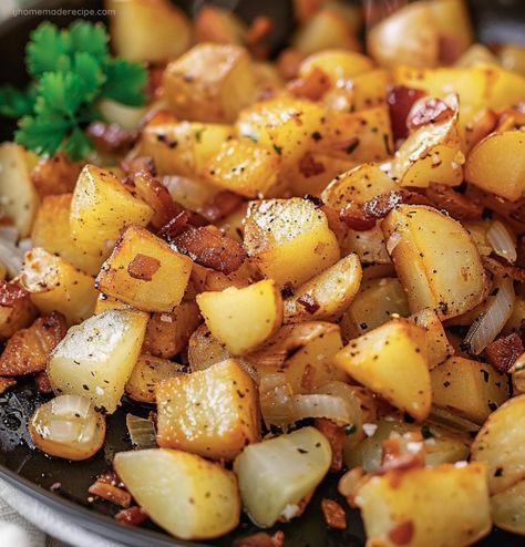 This Southern Fried Potatoes recipe features crispy potatoes cooked in bacon grease, seasoned to perfection with onions and Creole spices. Fried Potatoes And Bacon, Fried Potatoes With Bacon, Fried Russet Potatoes Skillet, Southern Fried Potatoes And Onions, Fried Potatoes Skillet, Easy Fried Potatoes, Southern Potatoes, Southern Fried Potatoes, Country Fried Potatoes