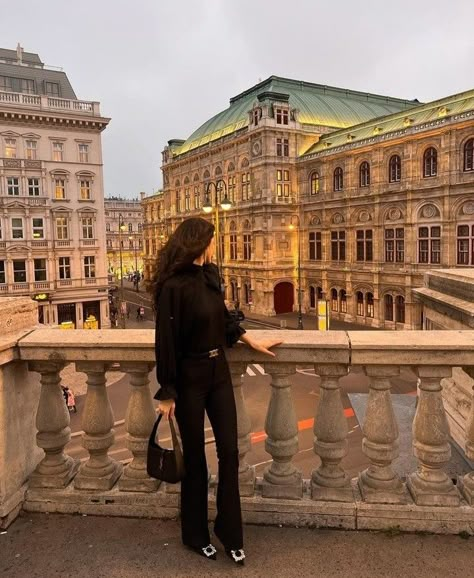 Vienna Photoshoot Ideas, Viena Photo Ideas, Vienna Instagram Pictures, Vienna Picture Ideas, Vienna Instagram Story, Vienna Photoshoot, Vienna Pictures, Vienna Photo Ideas, Vienna Girls