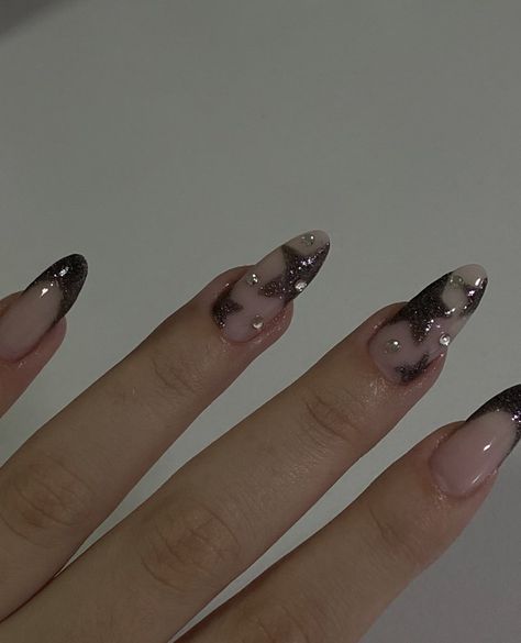 stargirl nails black glitter almond Stargirl Acrylic Nails, The Weeknd Nails, Star Girl Nails, Stargirl Nails, Almond Shape Nails, Nails Black, Girls Nails, Nails Inspo, Star Girl