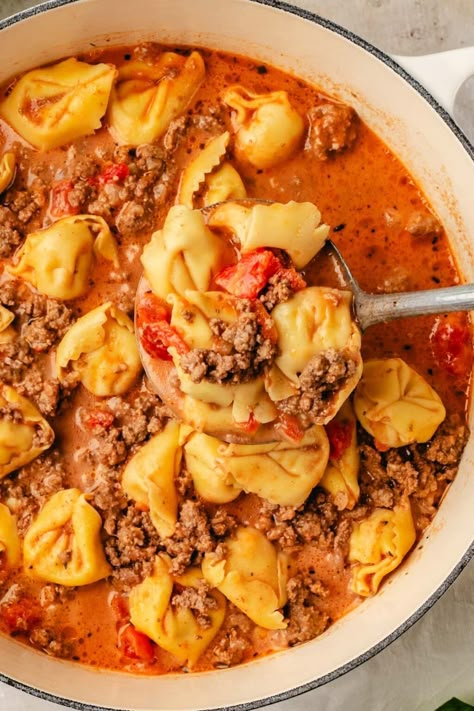 Hamburger Tortellini Soup Recipes, Creamy Beef Tortellini, Beef Tortellini Soup, Beef Soup Crockpot, Beef Broth Soup Recipes, Ground Beef Diced Tomatoes, Tortellini Soup Crockpot, Beef Tortellini, Cheese Tortellini Soup